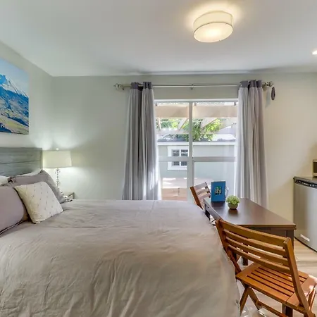 Mercer Island- Mt Saint Helens Room